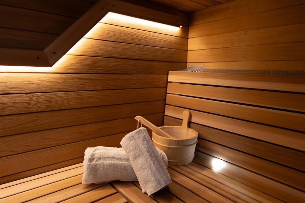Modern With Sauna And Mountain Views